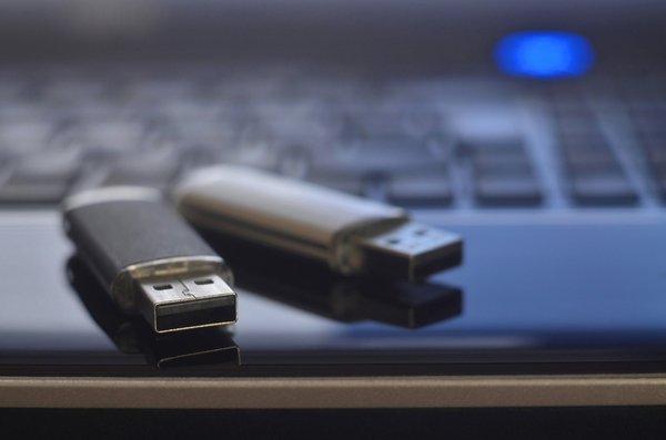Pourquoi opter pour une clé USB personnalisée ?